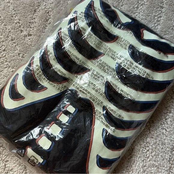 🆕 NWT GAP Glow In The Dark Long Sleeve Skeleton Halloween Kids Pajama Set Sz 2T - Picture 2 of 3